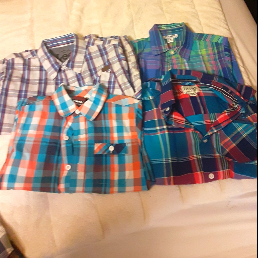 Boys size 6 button up short sleeves